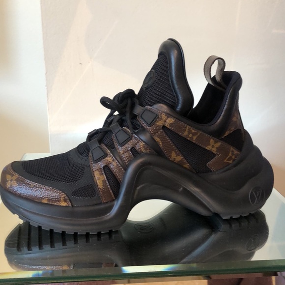 COPY - Louis Vuitton  Archlight sneakers 💕Super cute Mint condition 💅🏾 - Picture 2 of 16